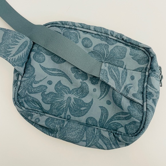 Aloha Collection - Keep It Hip Crossbody in Slate - Picture 2 of 7
